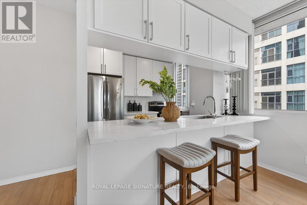 707 - 555 Yonge Street, Toronto, Ontario  M4Y 3A6 - Photo 8 - C12945978