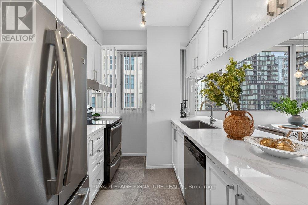 707 - 555 Yonge Street, Toronto, Ontario  M4Y 3A6 - Photo 9 - C12945978