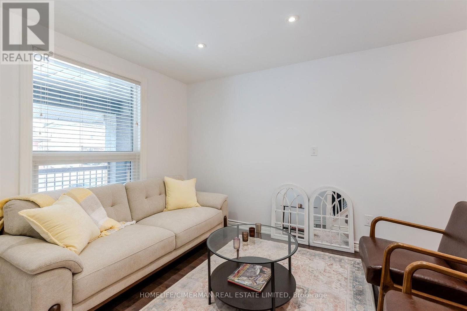 195 Torrens Avenue, Toronto, Ontario  M4J 2P6 - Photo 6 - E12945934