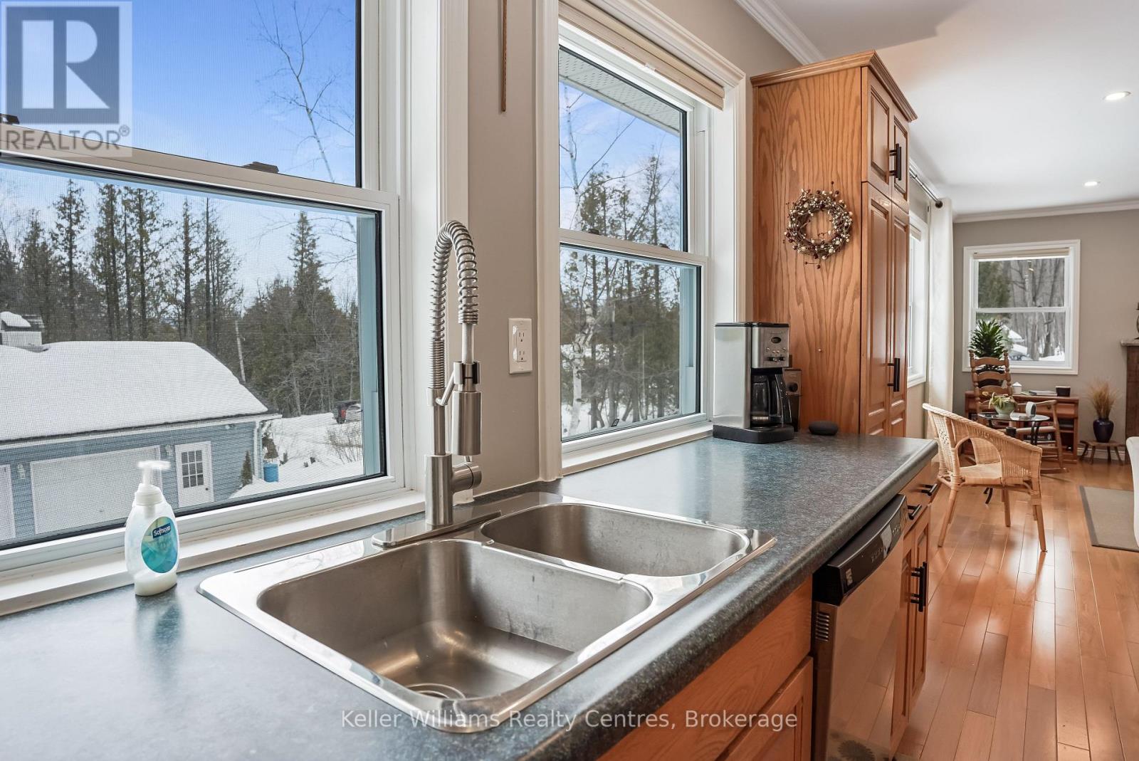 12 Twelfth Avenue, South Bruce Peninsula, Ontario  N0H 2T0 - Photo 11 - X12908146