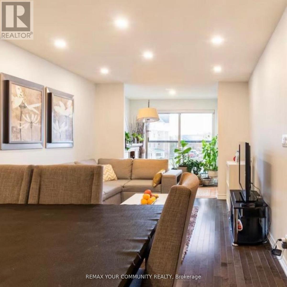 233 - 18 Harding Boulevard, Richmond Hill, Ontario  L4C 0T3 - Photo 2 - N12945906