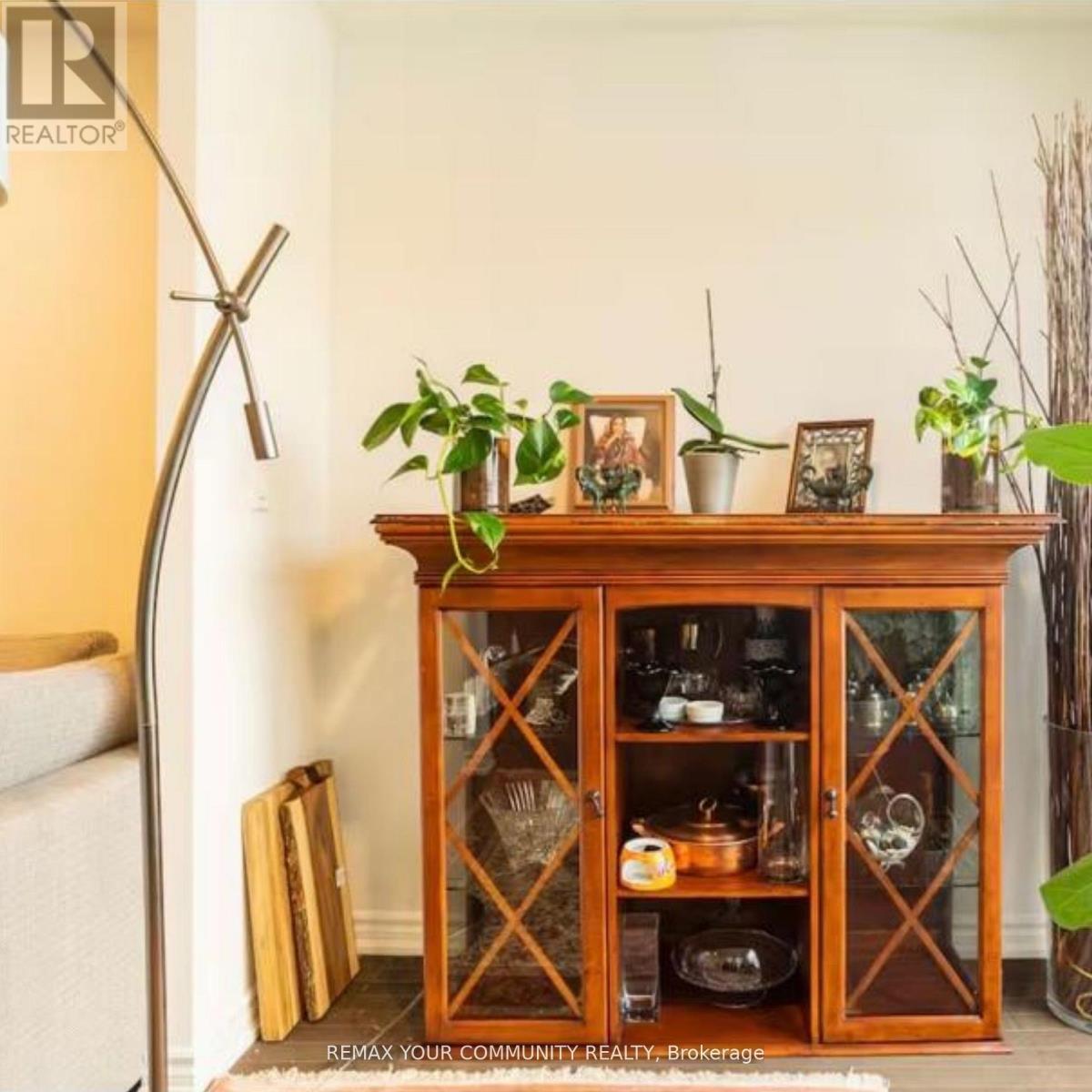 233 - 18 Harding Boulevard, Richmond Hill, Ontario  L4C 0T3 - Photo 3 - N12945906