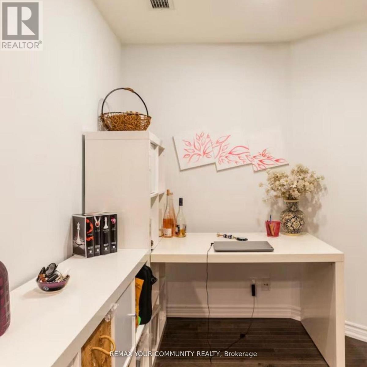 233 - 18 Harding Boulevard, Richmond Hill, Ontario  L4C 0T3 - Photo 9 - N12945906