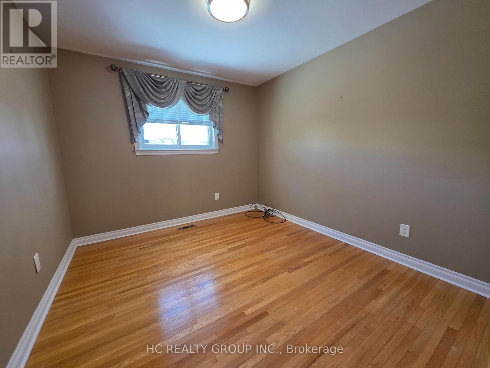 (Main/upper Level) - 3161 Rymal Road, Mississauga, Ontario  L4Y 3B4 - Photo 10 - W12945854
