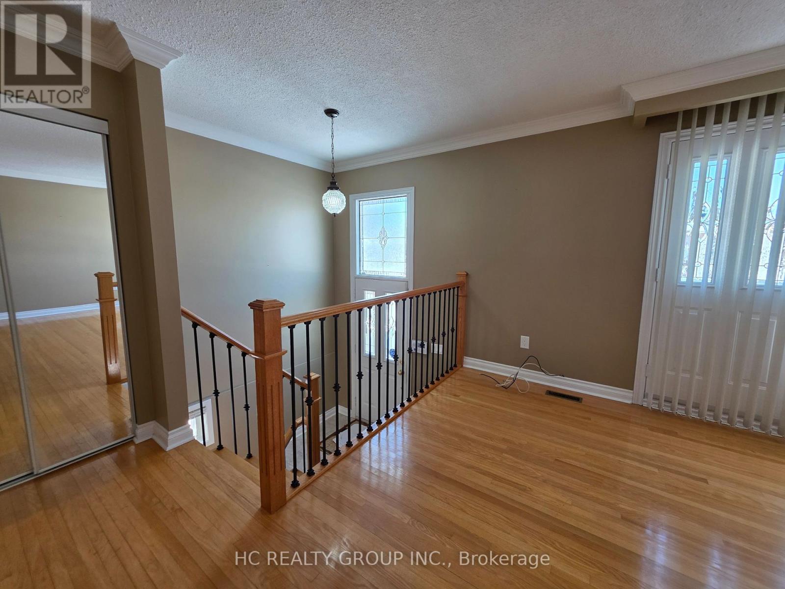 (Main/upper Level) - 3161 Rymal Road, Mississauga, Ontario  L4Y 3B4 - Photo 2 - W12945854