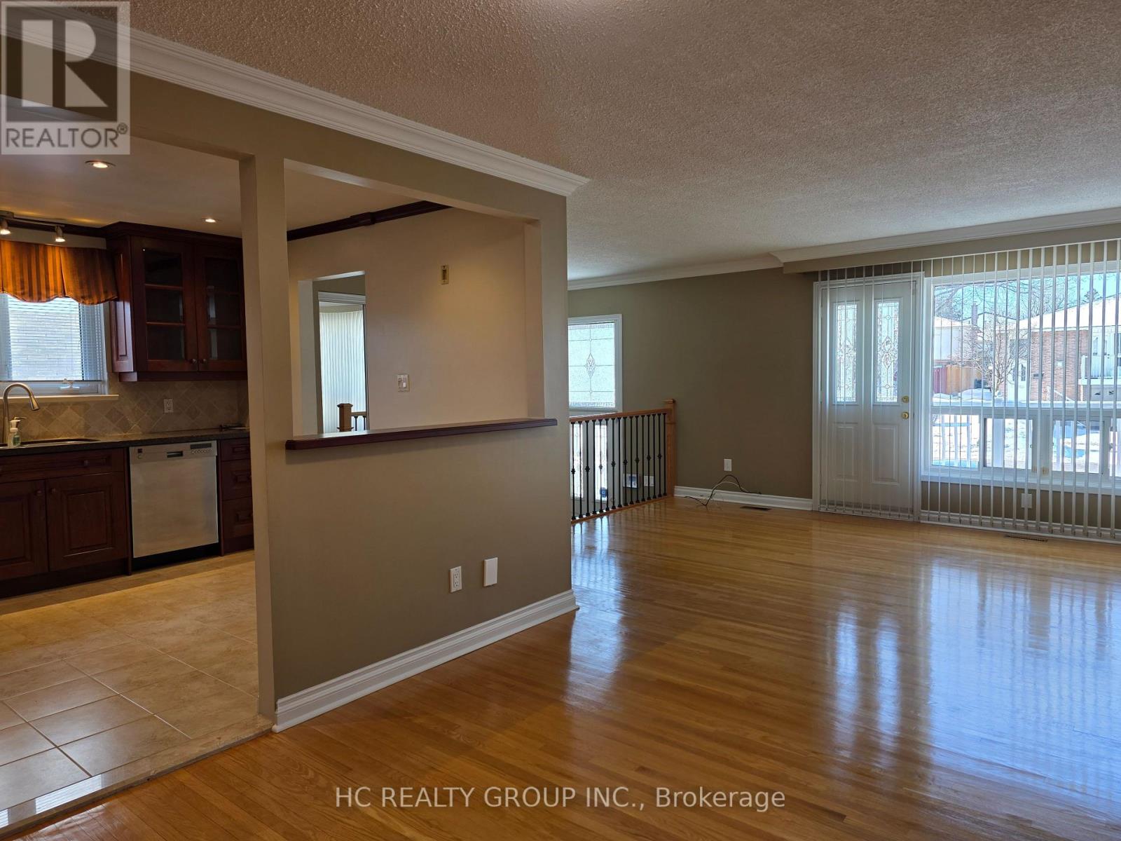 (Main/upper Level) - 3161 Rymal Road, Mississauga, Ontario  L4Y 3B4 - Photo 4 - W12945854