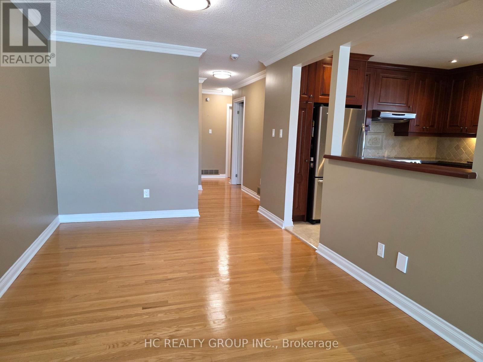 (Main/upper Level) - 3161 Rymal Road, Mississauga, Ontario  L4Y 3B4 - Photo 8 - W12945854