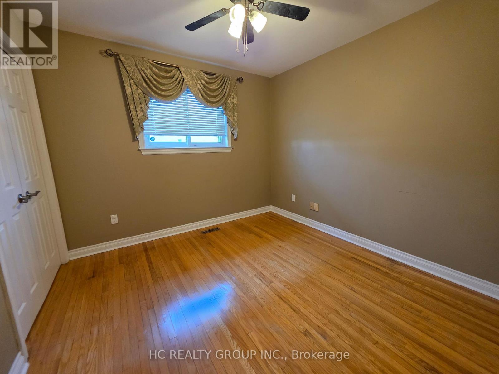 (Main/upper Level) - 3161 Rymal Road, Mississauga, Ontario  L4Y 3B4 - Photo 9 - W12945854