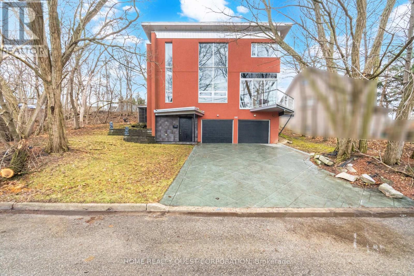 186 WYNDHAM STREET, Mississauga, Ontario