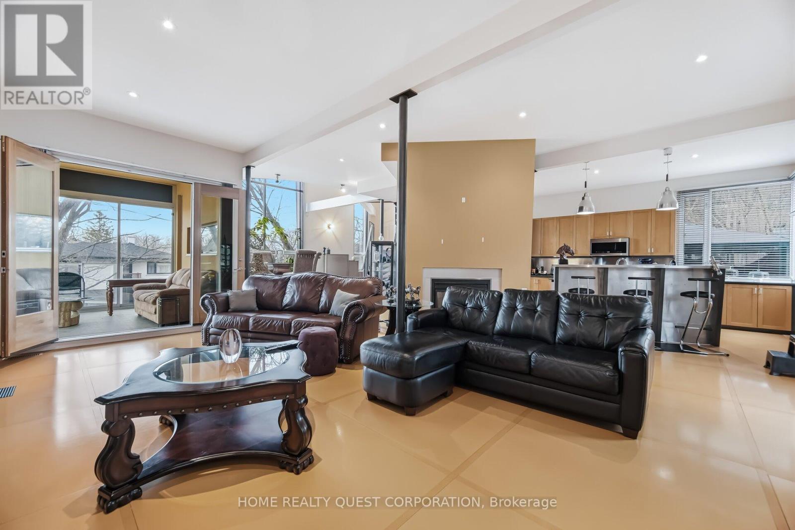 186 Wyndham Street, Mississauga, Ontario  L5M 1N5 - Photo 11 - W12945860