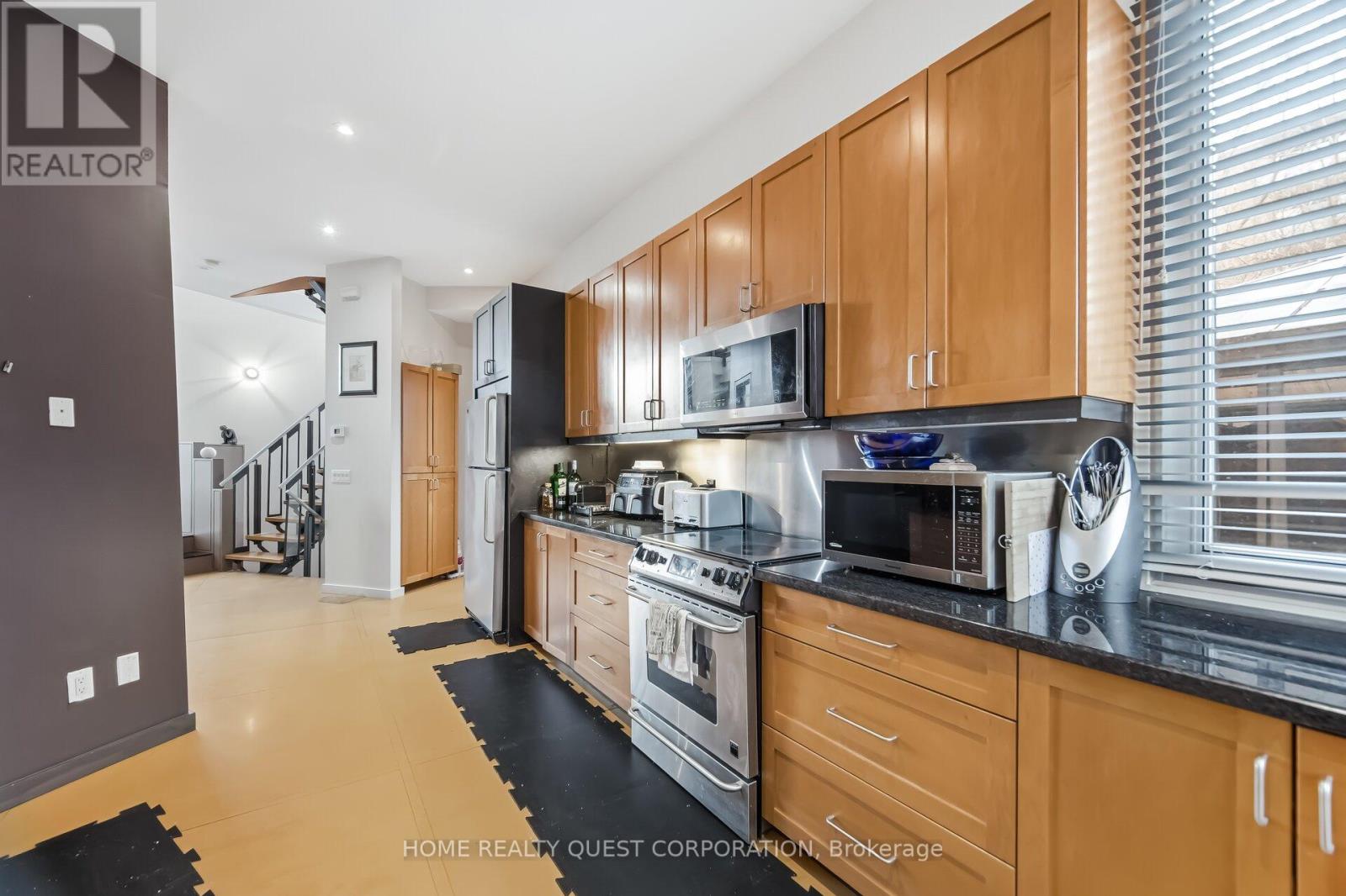 186 Wyndham Street, Mississauga, Ontario  L5M 1N5 - Photo 14 - W12945860