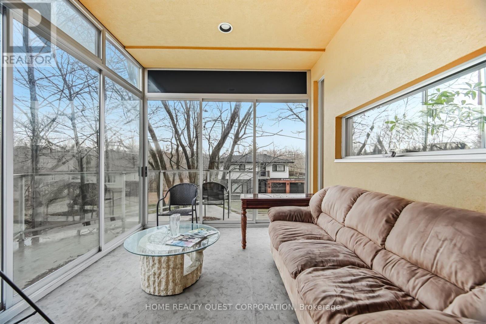 186 Wyndham Street, Mississauga, Ontario  L5M 1N5 - Photo 15 - W12945860