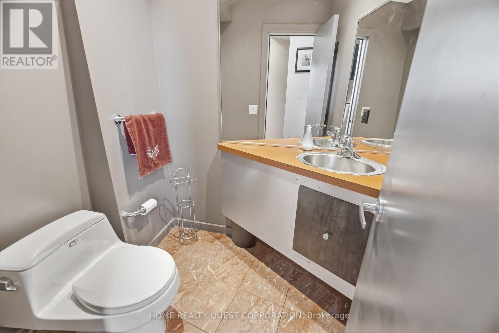 186 Wyndham Street, Mississauga, Ontario  L5M 1N5 - Photo 19 - W12945860