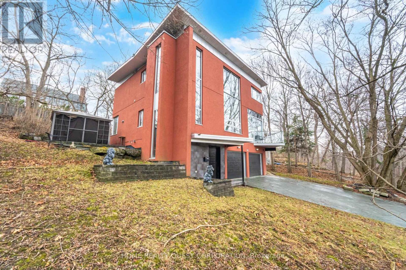 186 Wyndham Street, Mississauga, Ontario  L5M 1N5 - Photo 2 - W12945860