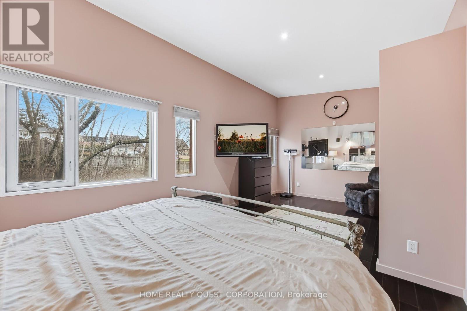 186 Wyndham Street, Mississauga, Ontario  L5M 1N5 - Photo 26 - W12945860