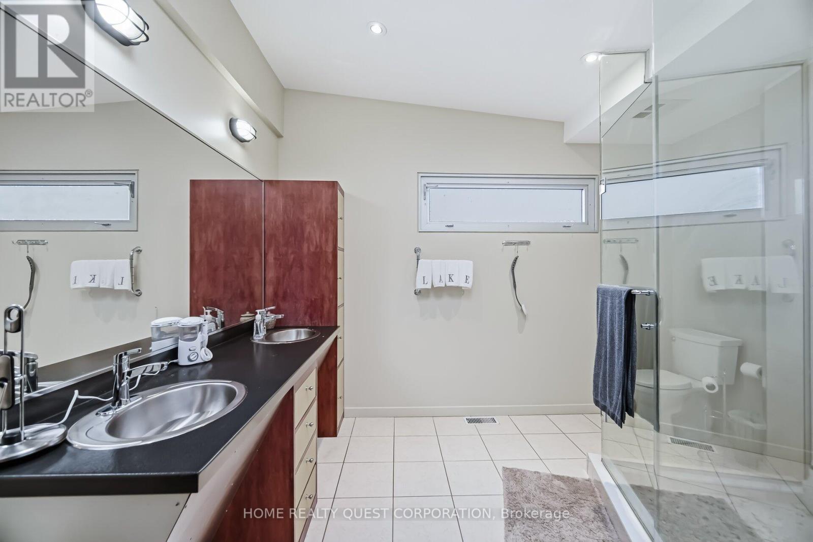 186 Wyndham Street, Mississauga, Ontario  L5M 1N5 - Photo 27 - W12945860