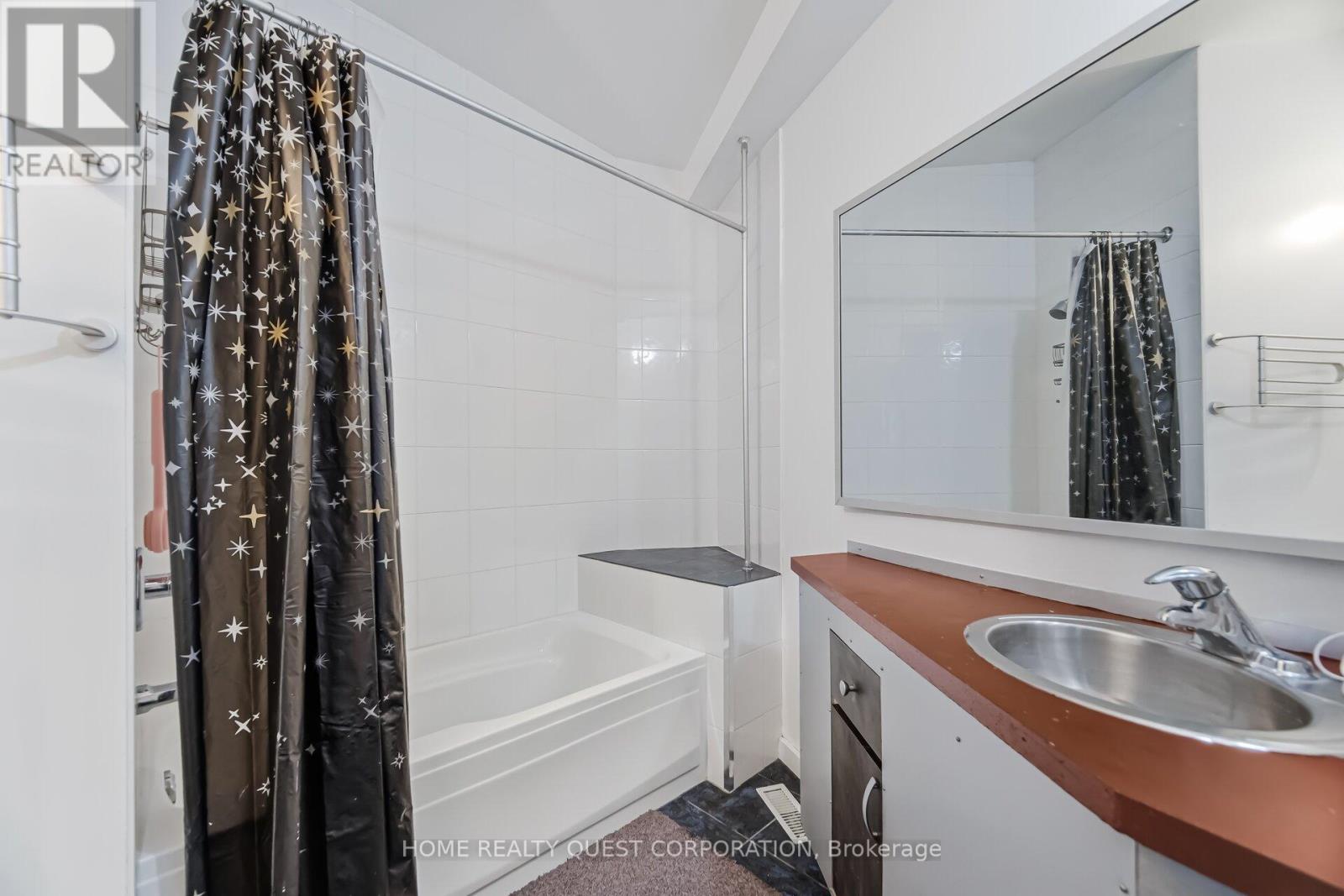 186 Wyndham Street, Mississauga, Ontario  L5M 1N5 - Photo 30 - W12945860