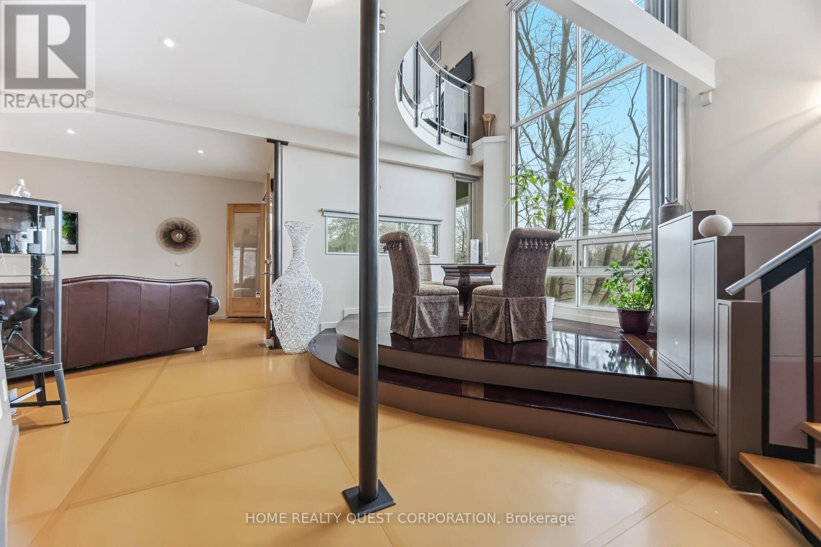 186 Wyndham Street, Mississauga, Ontario  L5M 1N5 - Photo 5 - W12945860