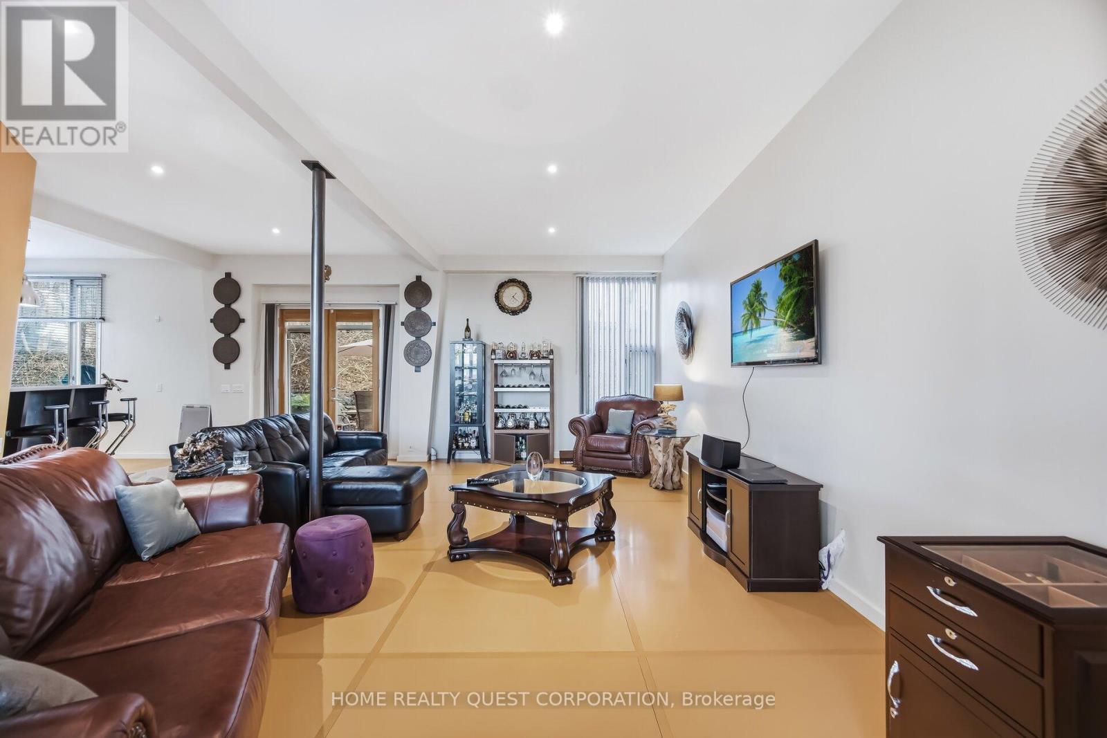 186 Wyndham Street, Mississauga, Ontario  L5M 1N5 - Photo 9 - W12945860