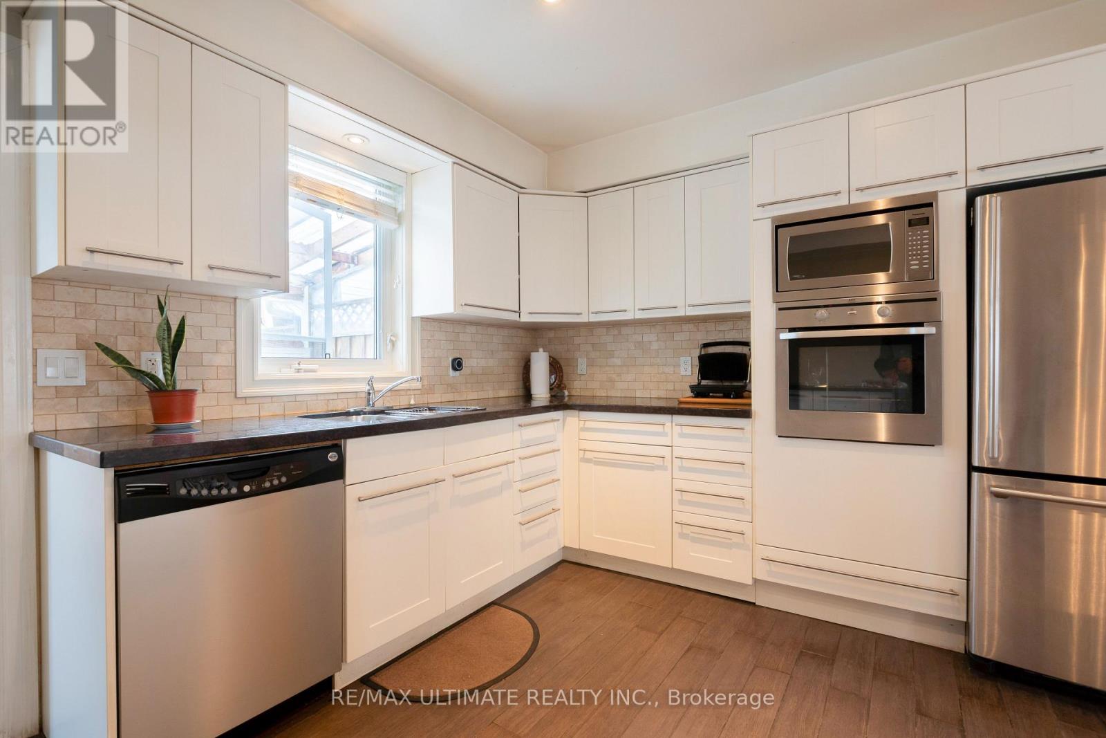 116 Ascot Avenue, Toronto, Ontario  M6E 1G2 - Photo 14 - W12945876