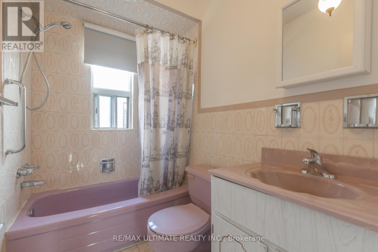 116 Ascot Avenue, Toronto, Ontario  M6E 1G2 - Photo 18 - W12945876