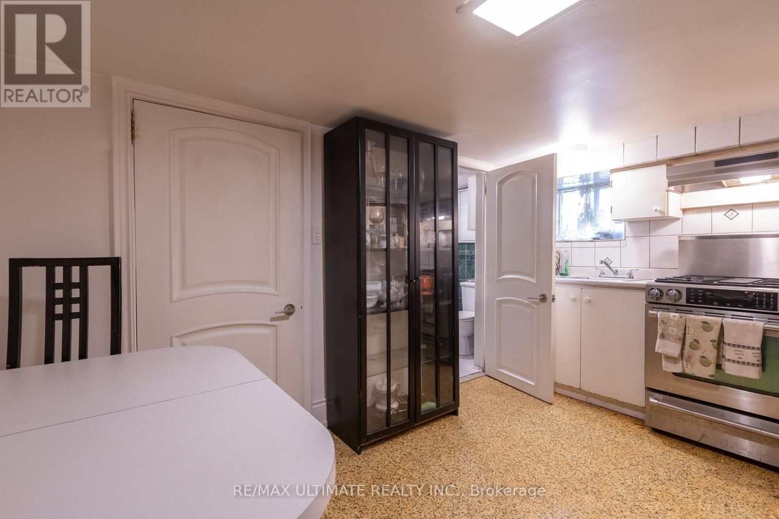 116 Ascot Avenue, Toronto, Ontario  M6E 1G2 - Photo 29 - W12945876