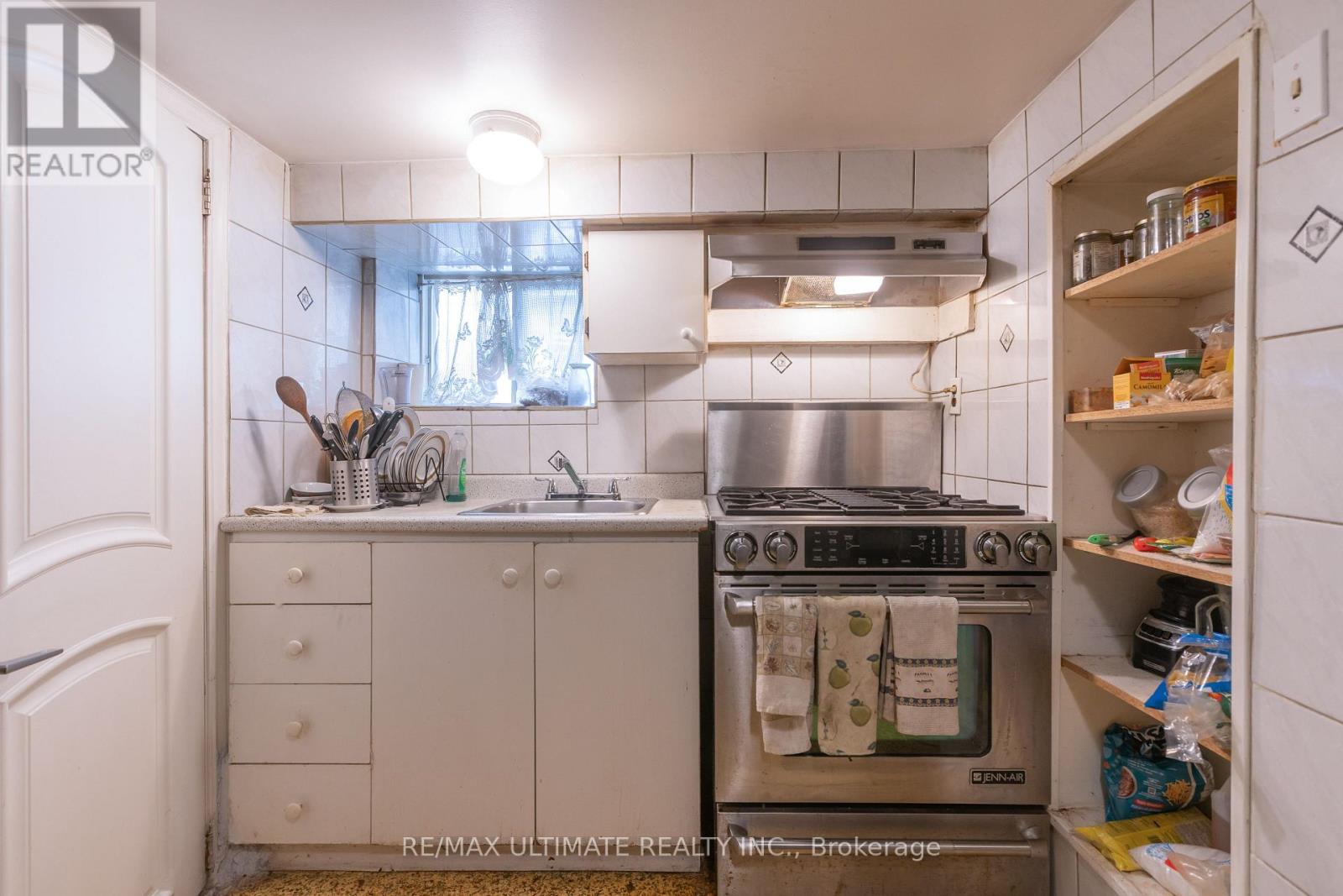 116 Ascot Avenue, Toronto, Ontario  M6E 1G2 - Photo 30 - W12945876