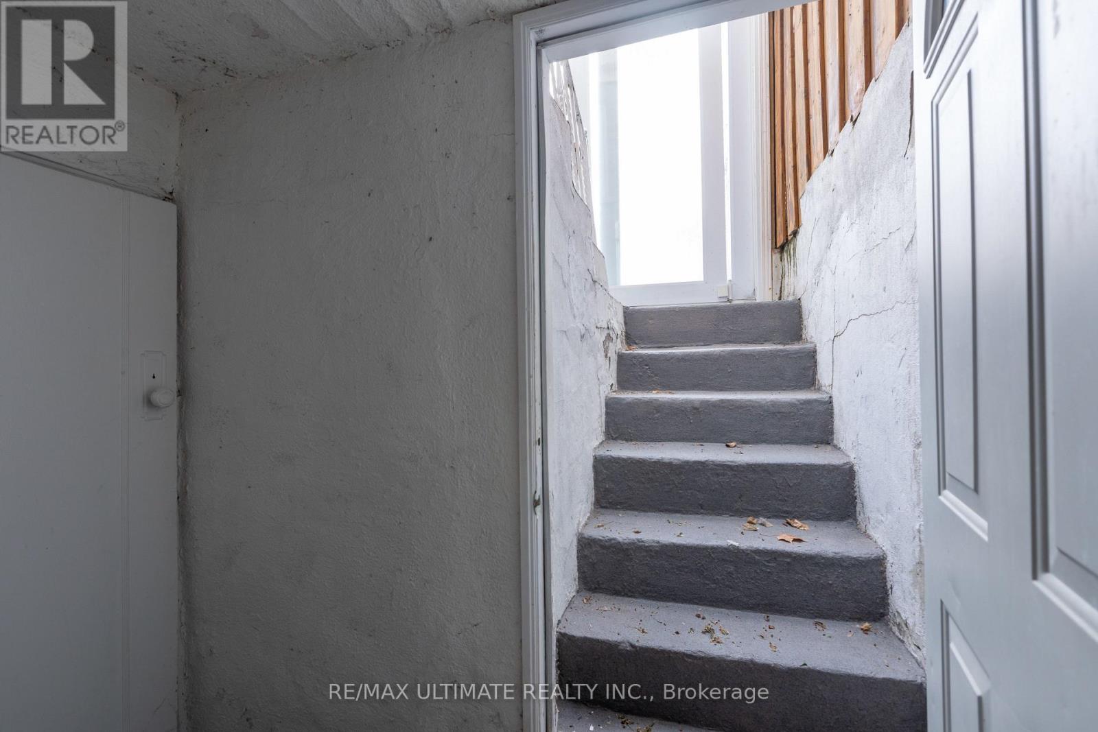 116 Ascot Avenue, Toronto, Ontario  M6E 1G2 - Photo 32 - W12945876