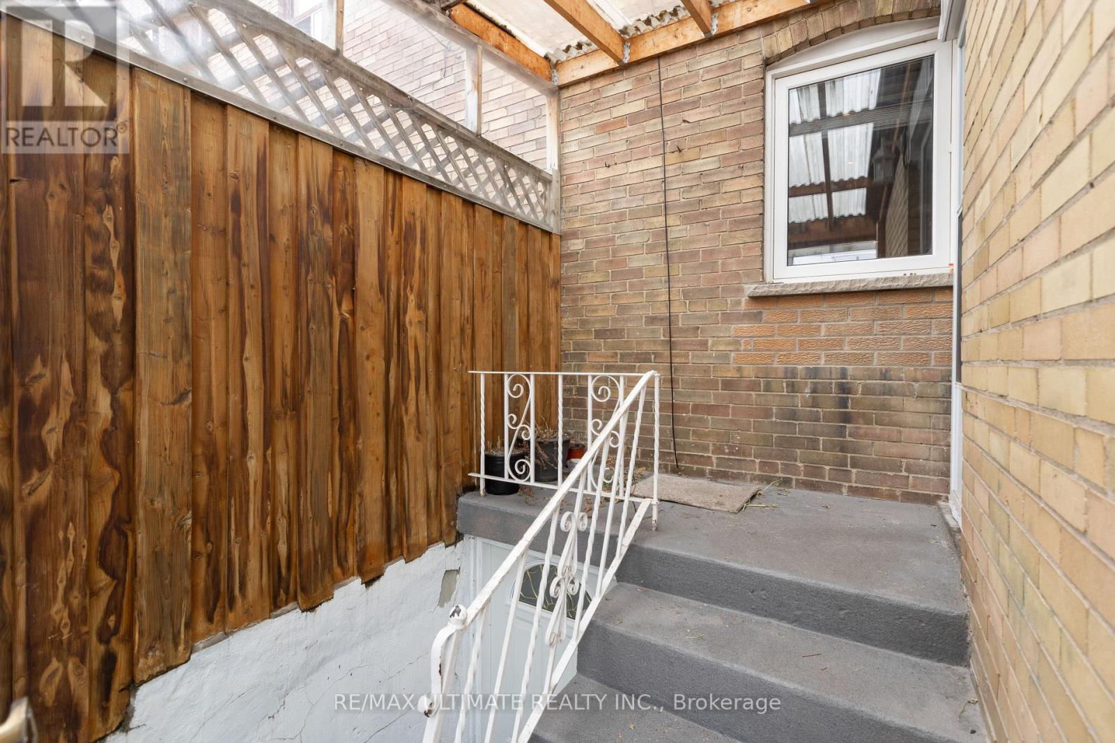 116 Ascot Avenue, Toronto, Ontario  M6E 1G2 - Photo 43 - W12945876