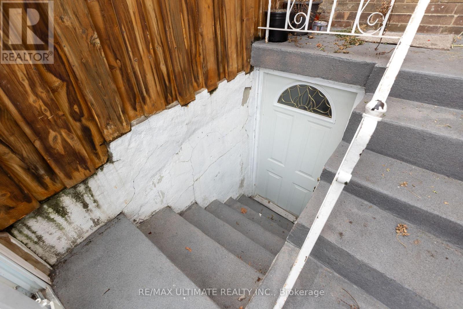 116 Ascot Avenue, Toronto, Ontario  M6E 1G2 - Photo 44 - W12945876