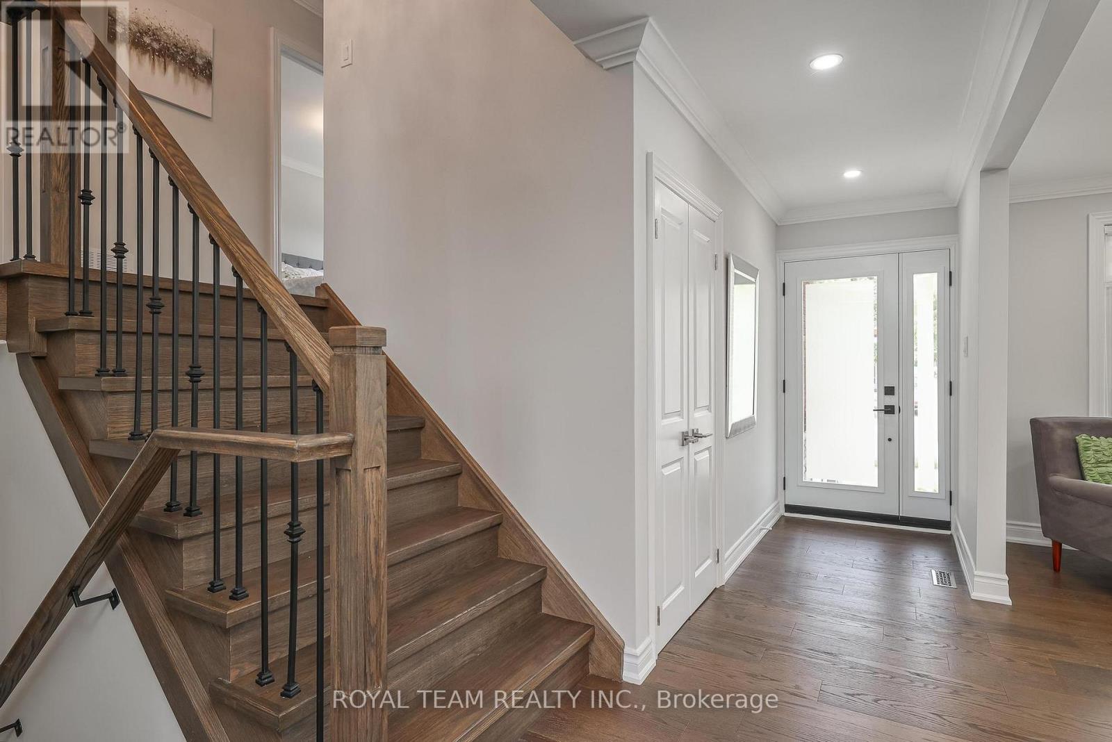 6 Crioline Road, Toronto, Ontario  M6L 2S3 - Photo 6 - W12945936