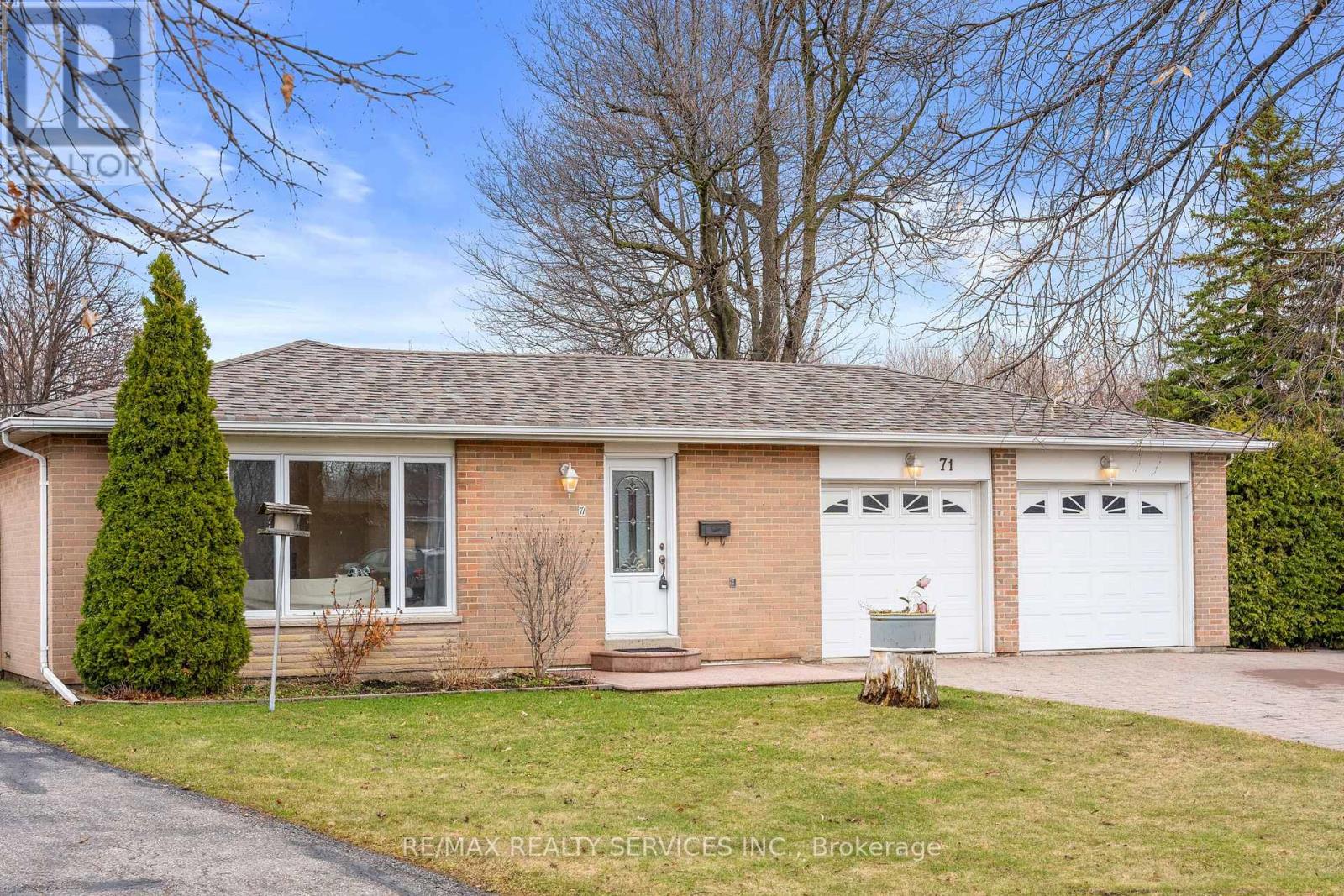 71 Belmont Drive, Brampton, Ontario  L6T 2K5 - Photo 2 - W12945966