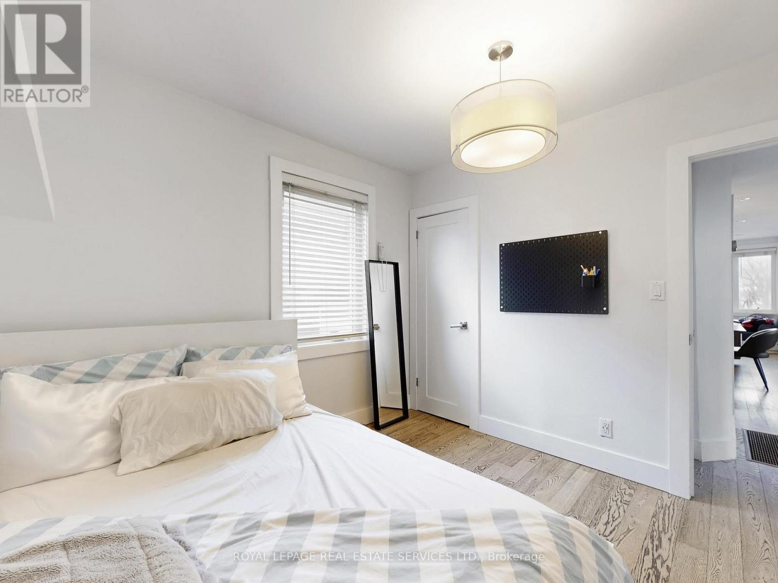 113 Grand Avenue, Toronto, Ontario  M8Y 2Z4 - Photo 10 - W12945984