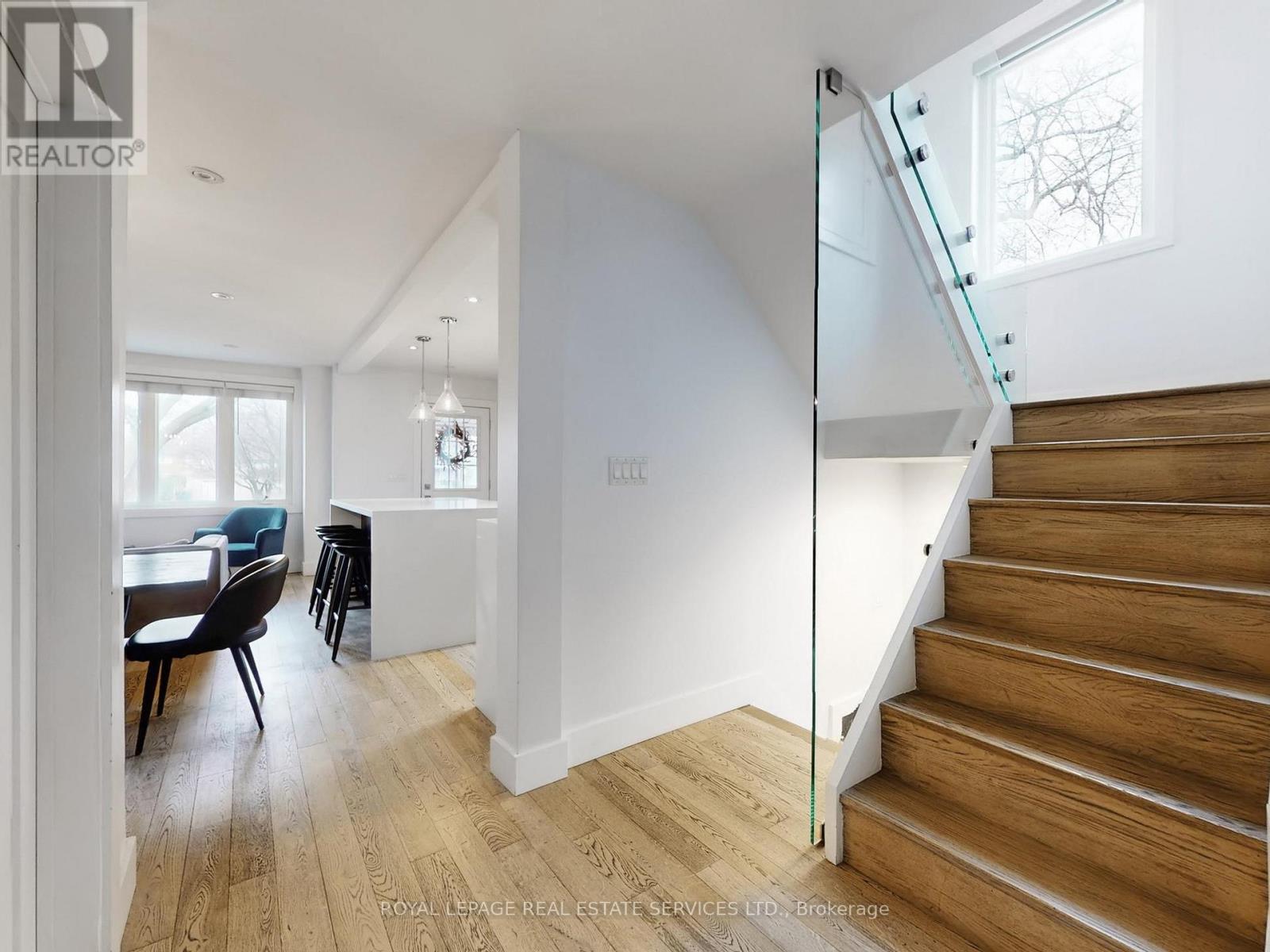 113 Grand Avenue, Toronto, Ontario  M8Y 2Z4 - Photo 11 - W12945984