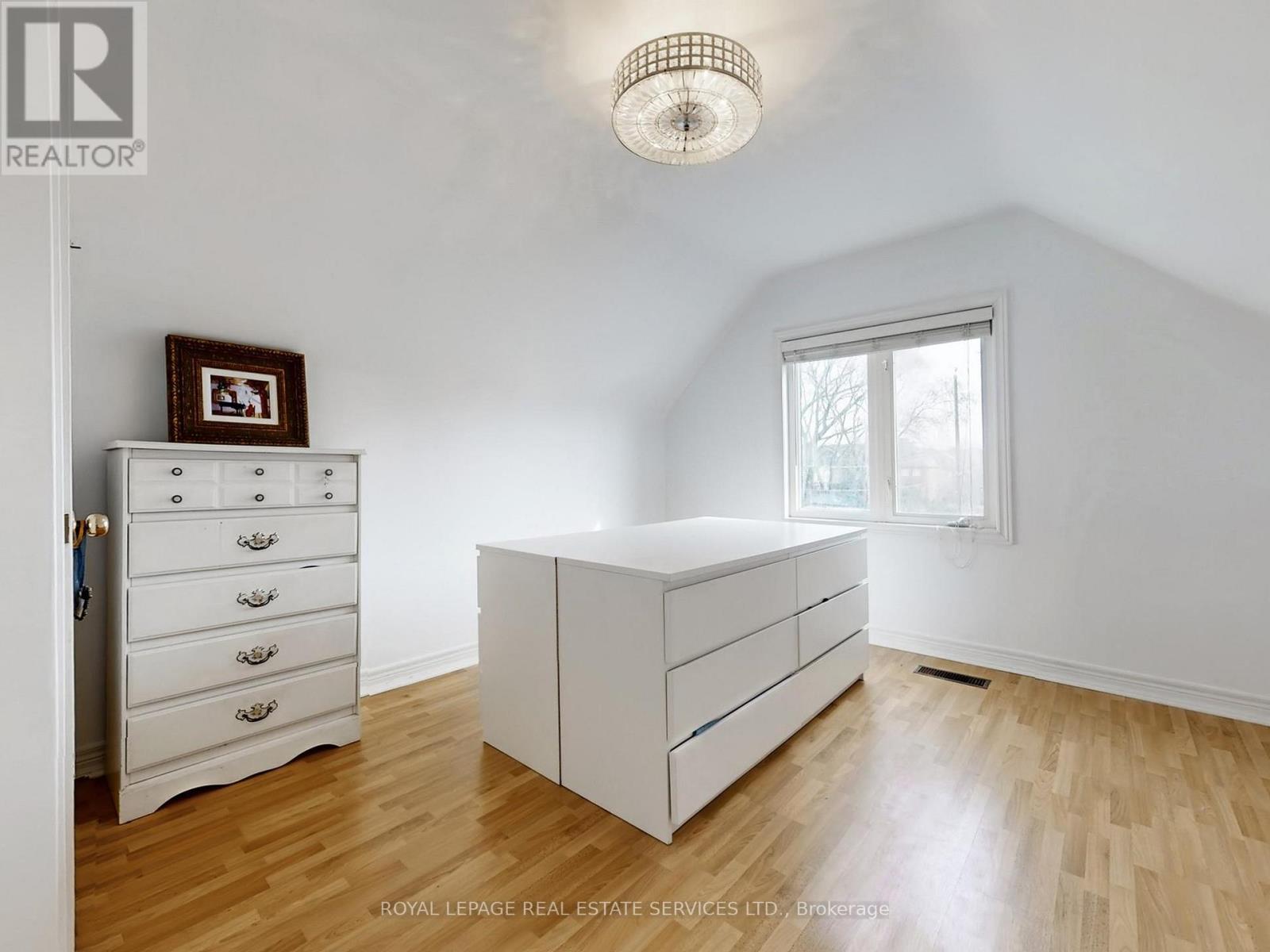 113 Grand Avenue, Toronto, Ontario  M8Y 2Z4 - Photo 14 - W12945984