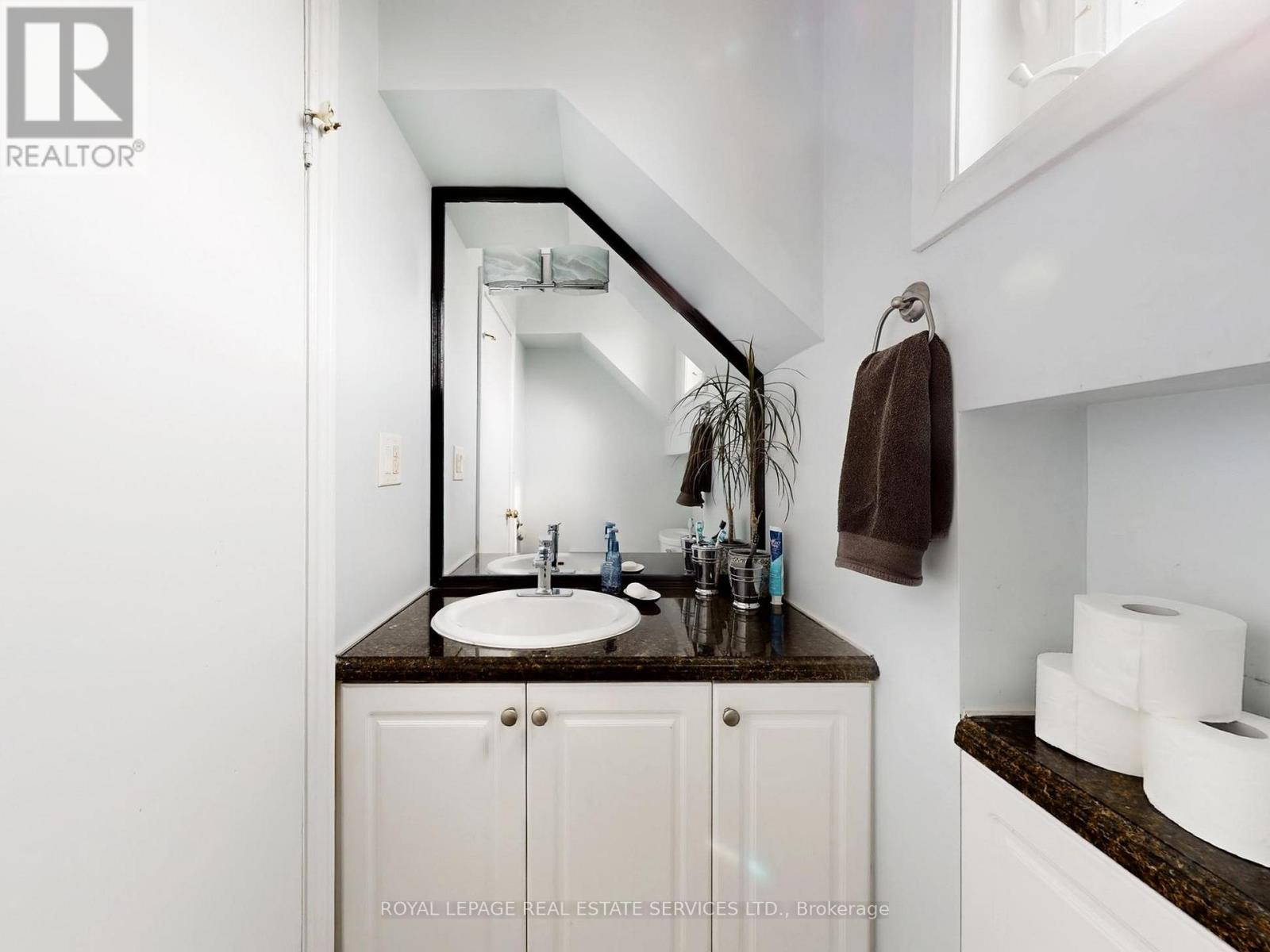 113 Grand Avenue, Toronto, Ontario  M8Y 2Z4 - Photo 15 - W12945984