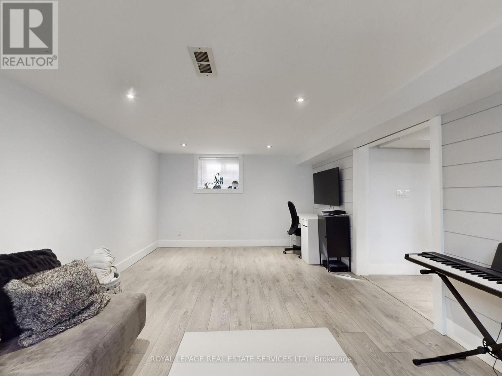 113 Grand Avenue, Toronto, Ontario  M8Y 2Z4 - Photo 18 - W12945984