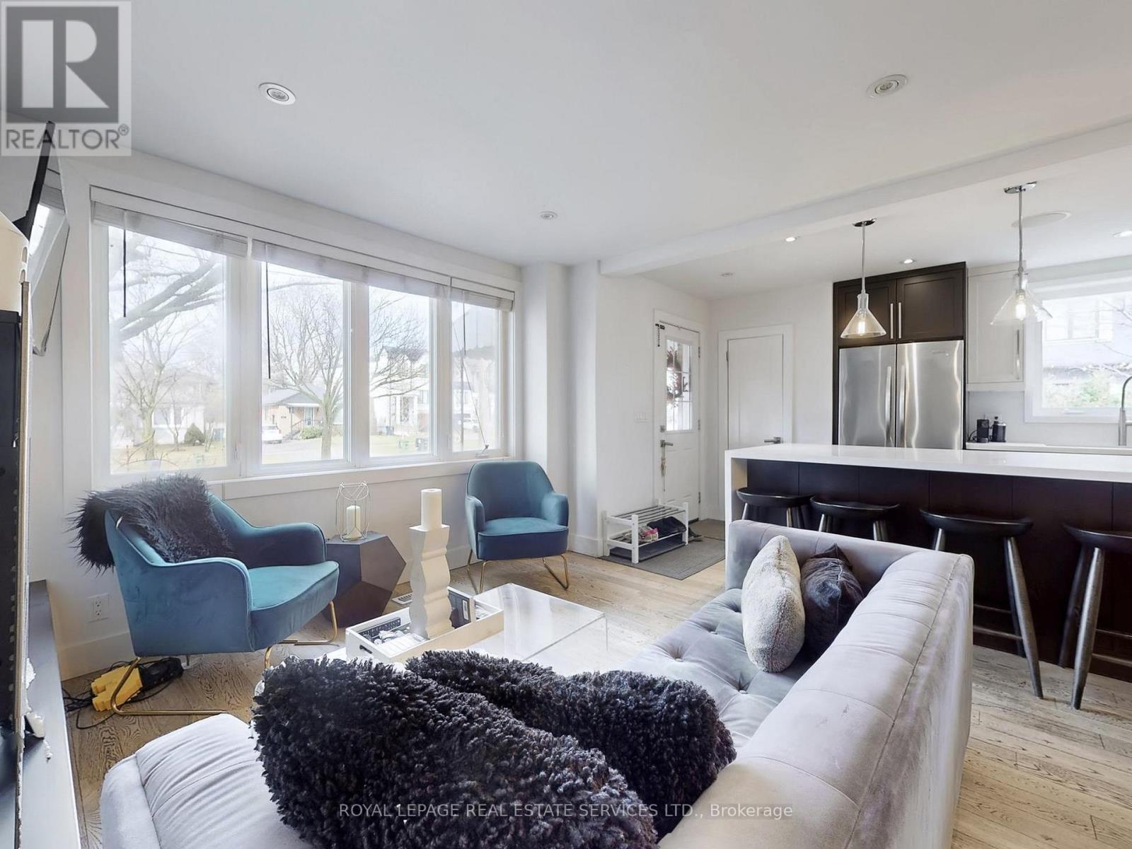 113 Grand Avenue, Toronto, Ontario  M8Y 2Z4 - Photo 3 - W12945984