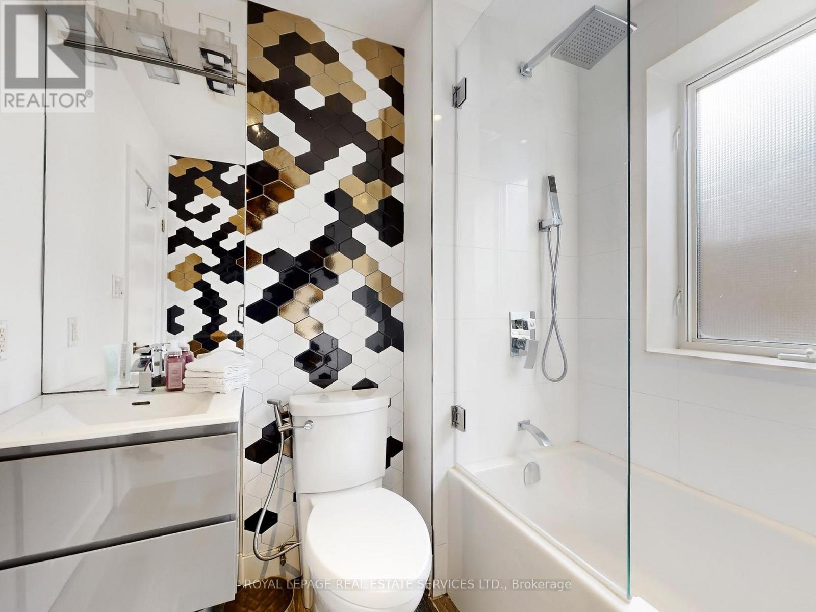 113 Grand Avenue, Toronto, Ontario  M8Y 2Z4 - Photo 6 - W12945984