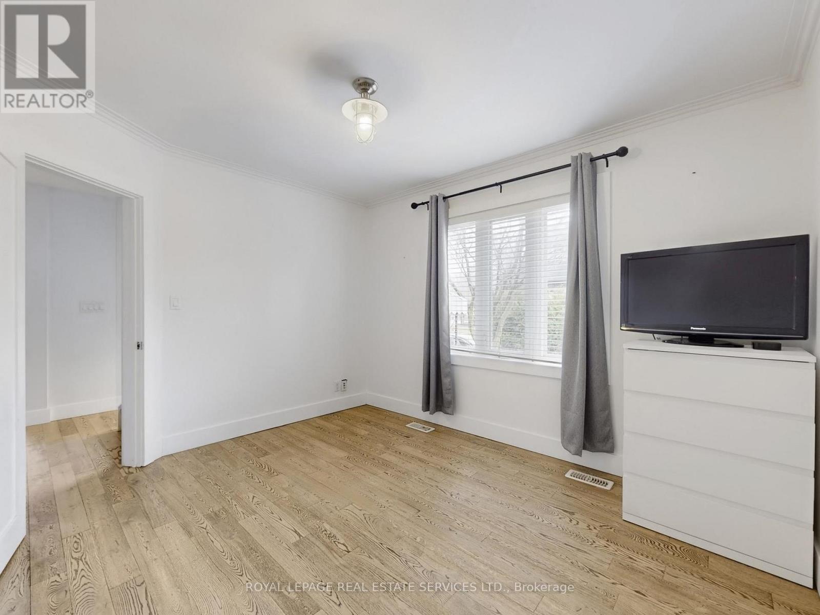 113 Grand Avenue, Toronto, Ontario  M8Y 2Z4 - Photo 7 - W12945984