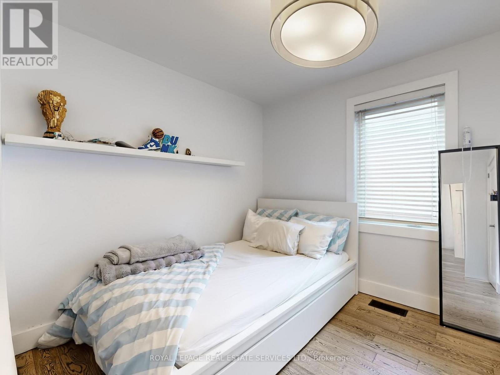 113 Grand Avenue, Toronto, Ontario  M8Y 2Z4 - Photo 9 - W12945984