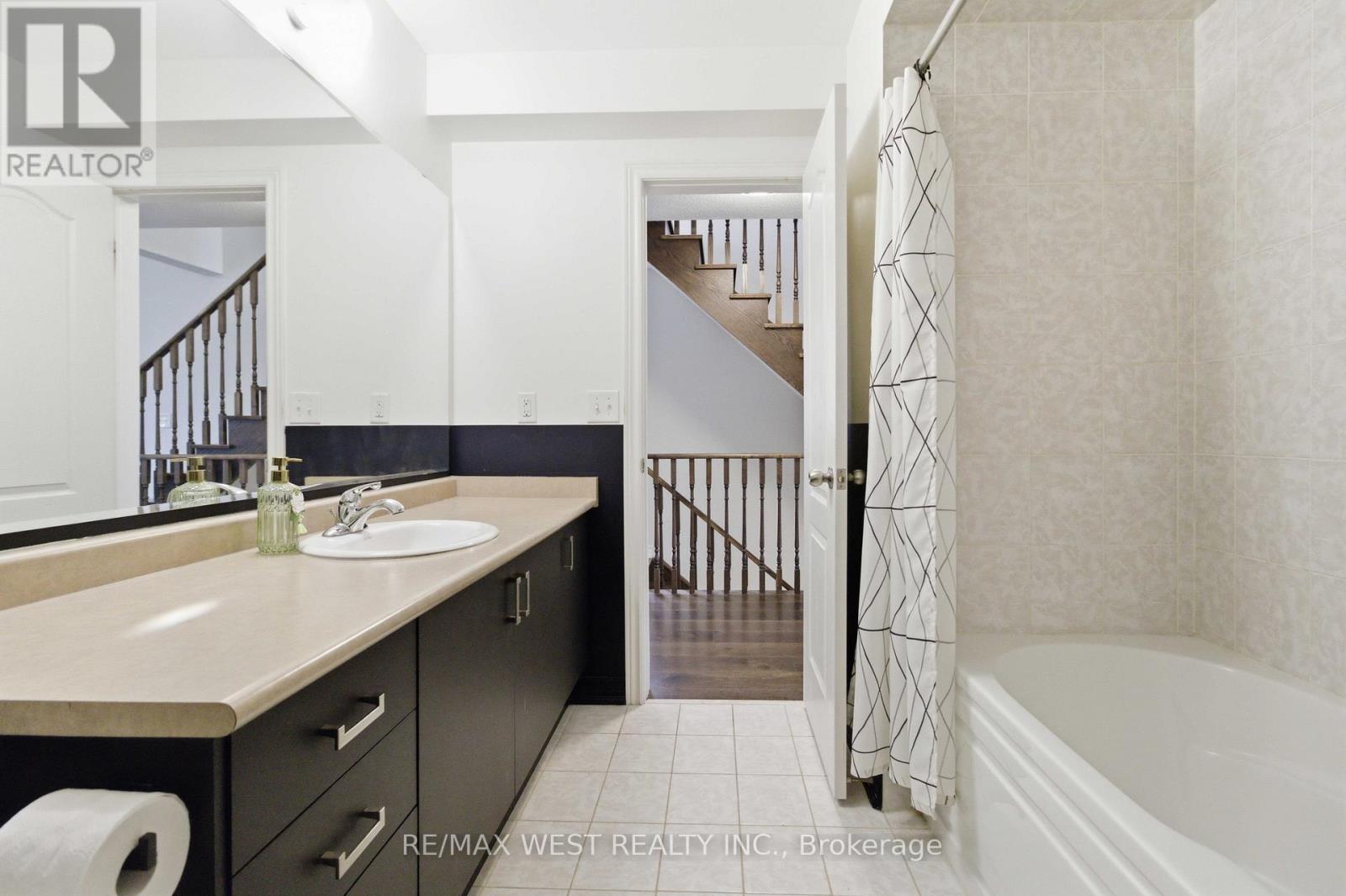 116 Lesabre Crescent, Brampton, Ontario  L6P 0W4 - Photo 18 - W12945998