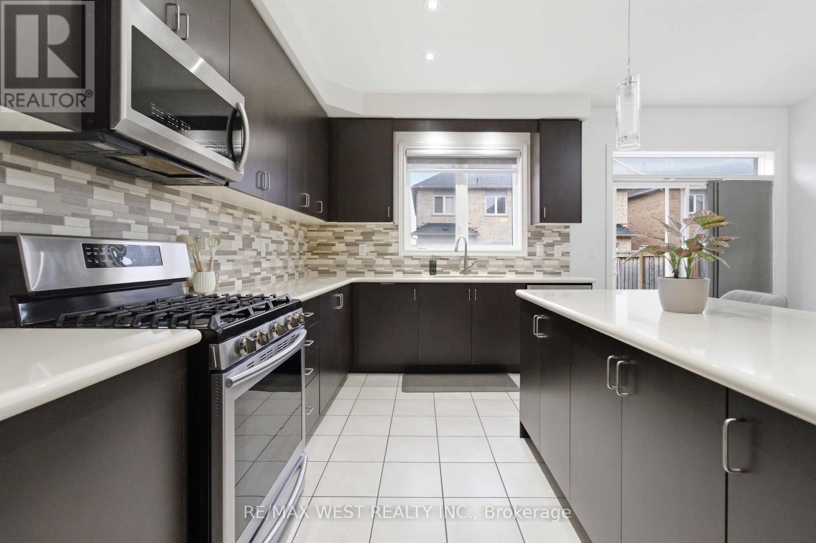 116 Lesabre Crescent, Brampton, Ontario  L6P 0W4 - Photo 6 - W12945998