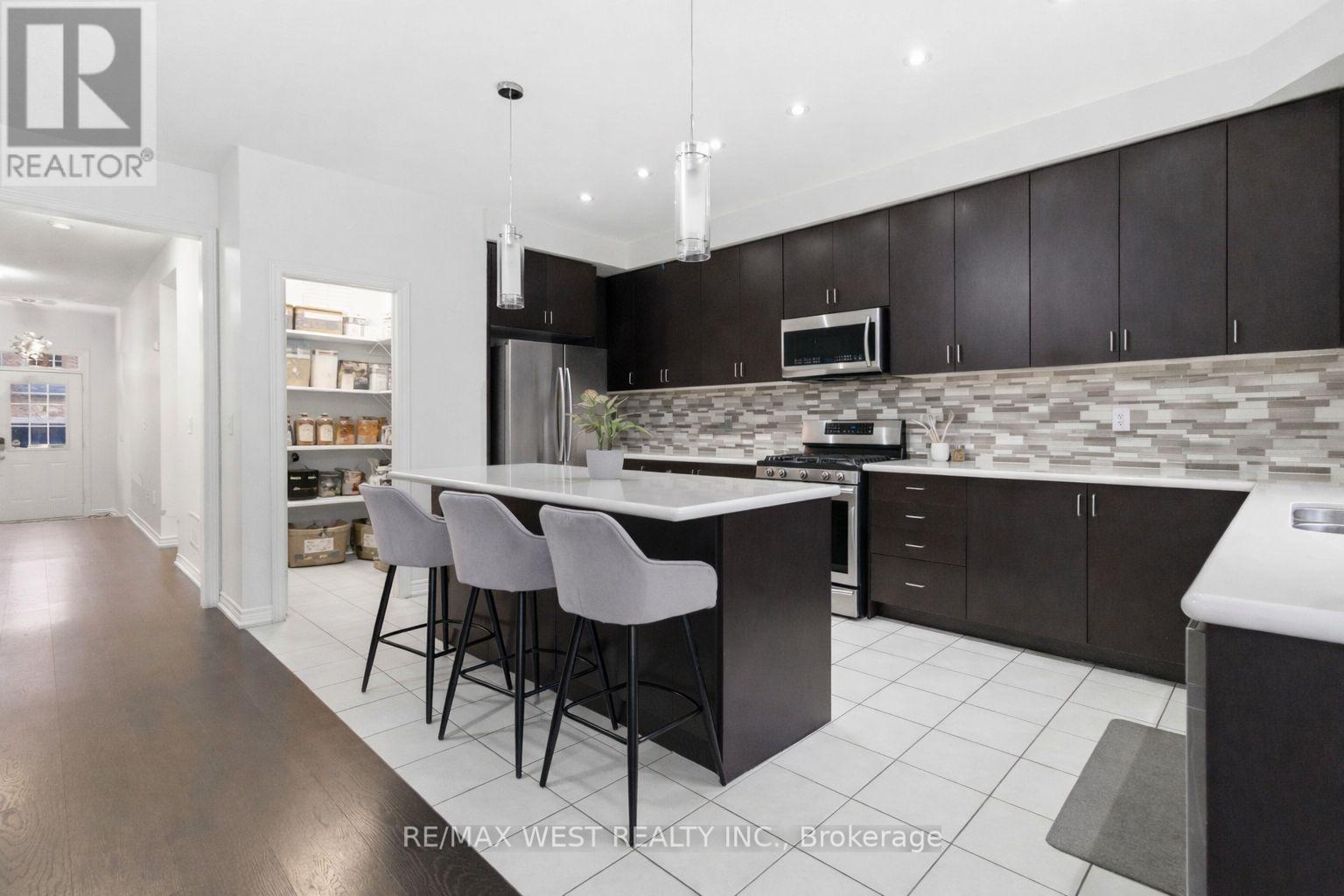 116 Lesabre Crescent, Brampton, Ontario  L6P 0W4 - Photo 8 - W12945998