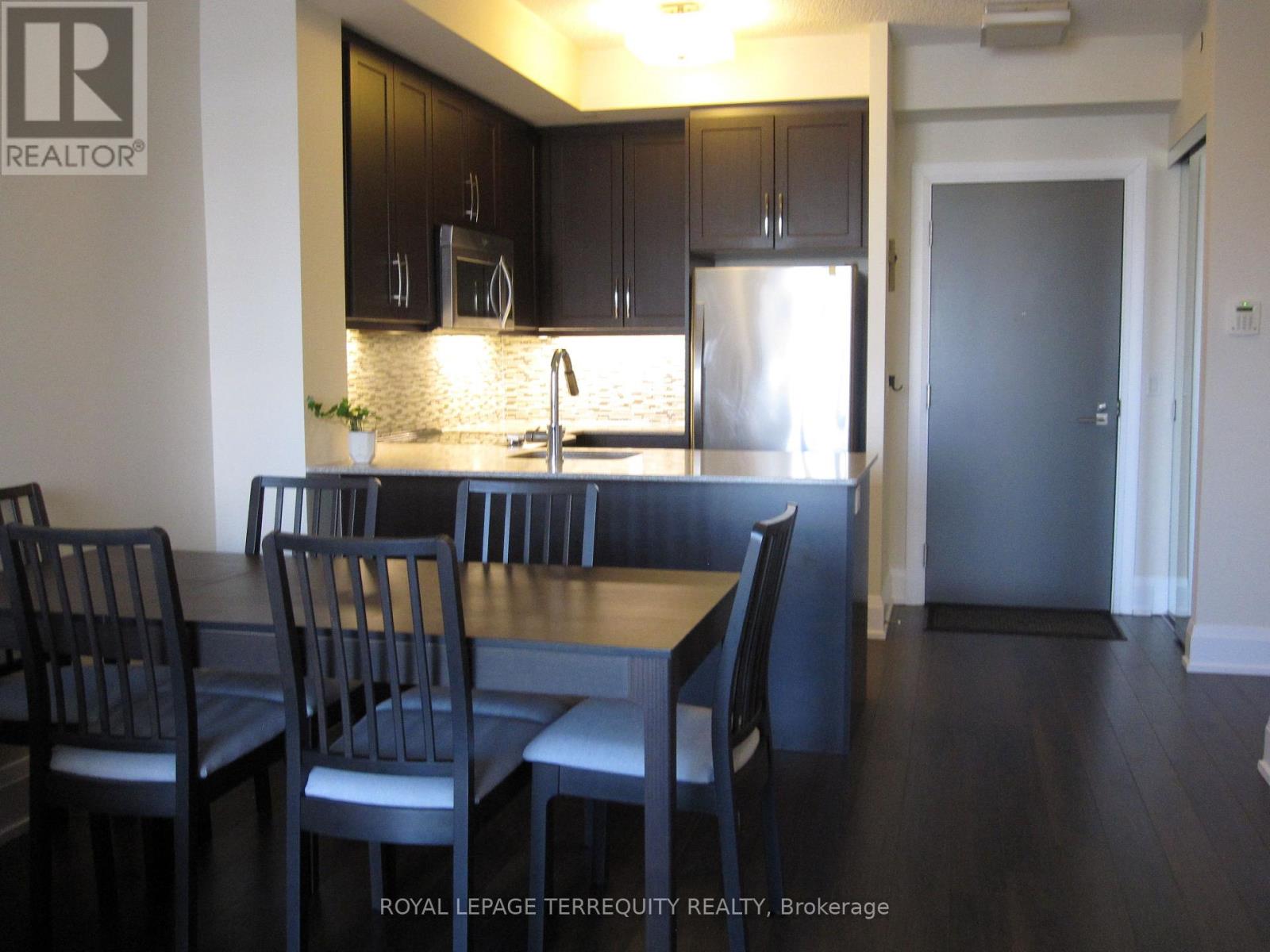 1011 - 1 Old Mill Drive, Toronto, Ontario  M6S 0A1 - Photo 13 - W12946008