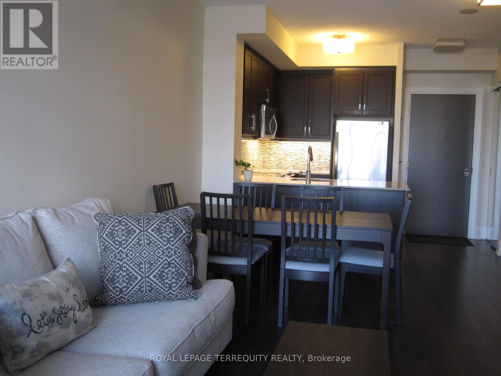 1011 - 1 Old Mill Drive, Toronto, Ontario  M6S 0A1 - Photo 15 - W12946008