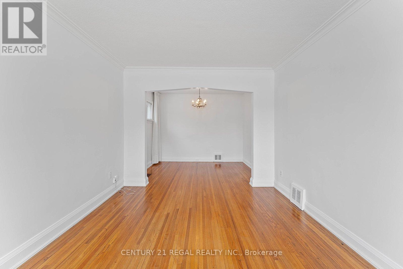 191 Alderbrae Avenue, Toronto, Ontario  M8W 4K4 - Photo 10 - W12946016