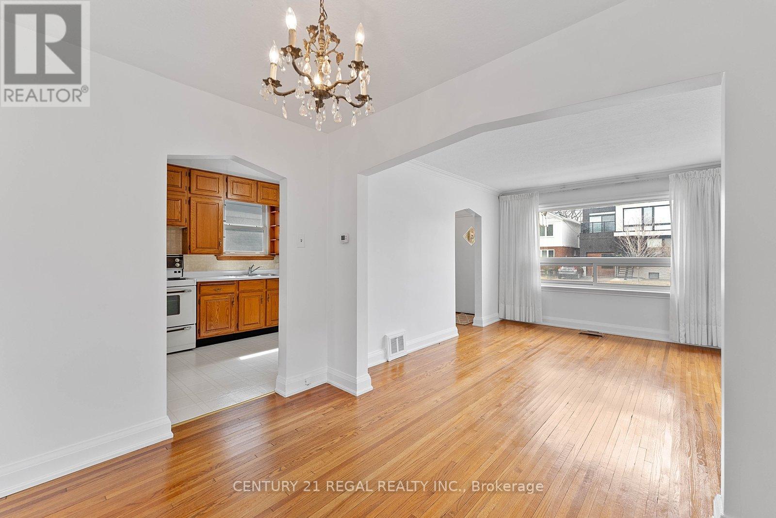 191 Alderbrae Avenue, Toronto, Ontario  M8W 4K4 - Photo 12 - W12946016