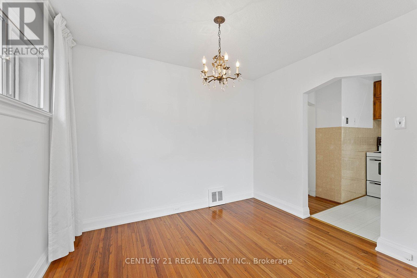 191 Alderbrae Avenue, Toronto, Ontario  M8W 4K4 - Photo 13 - W12946016