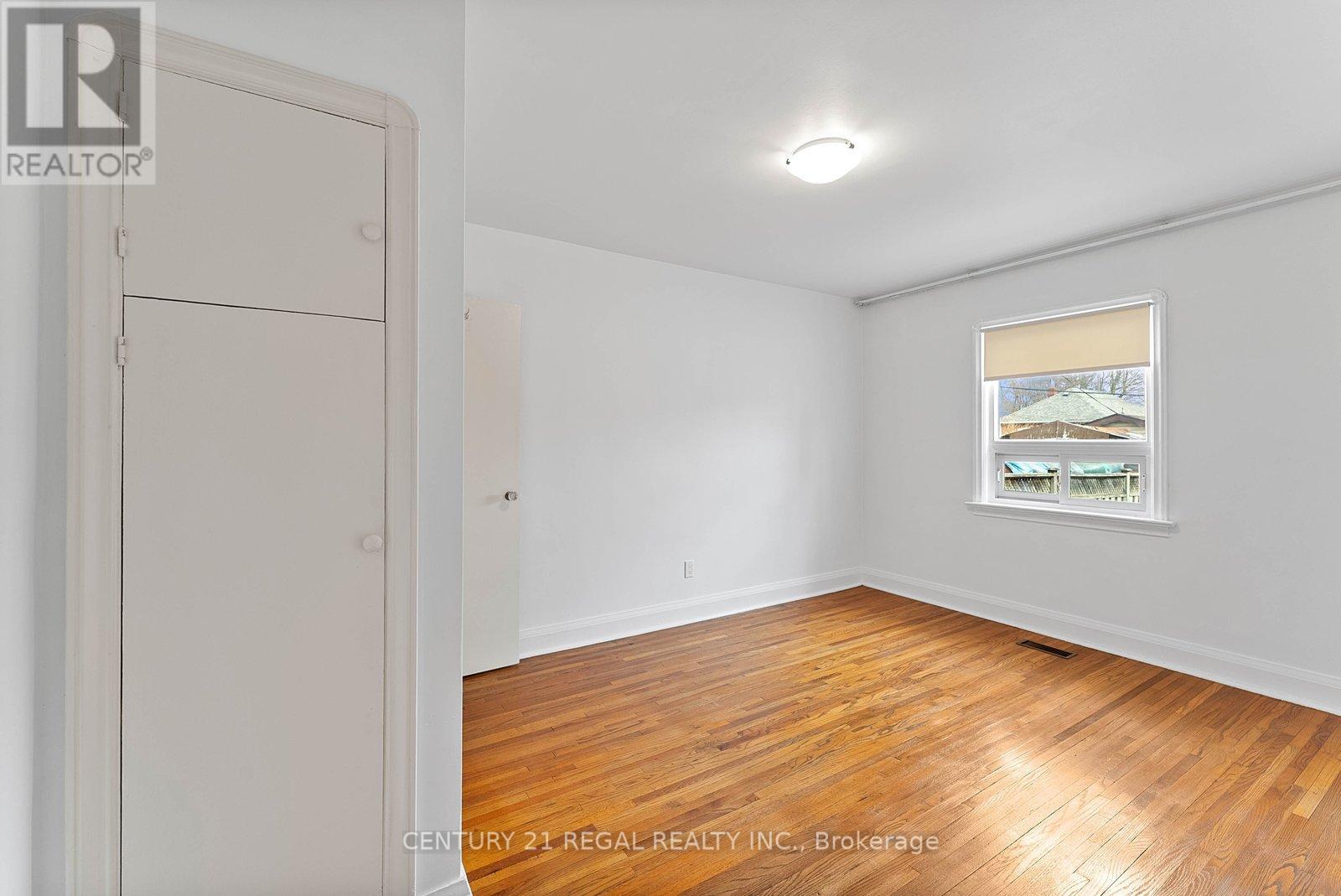 191 Alderbrae Avenue, Toronto, Ontario  M8W 4K4 - Photo 15 - W12946016